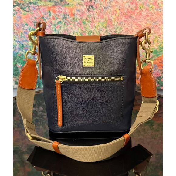 EUC Dooney & Bourke Leather Raleigh Roxy Navy Bucket Bag - Picture 1 of 11